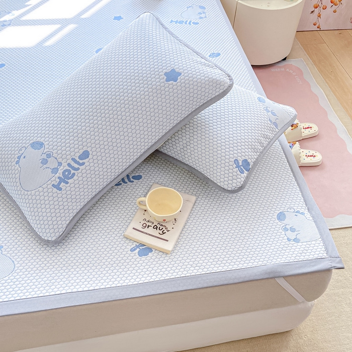 91家纺网 家纺一手货源 找家纺 家喜爱 2026新款冰感豆豆软凉席高克重加捻不起球-场景二 卡帕巴拉-蓝色