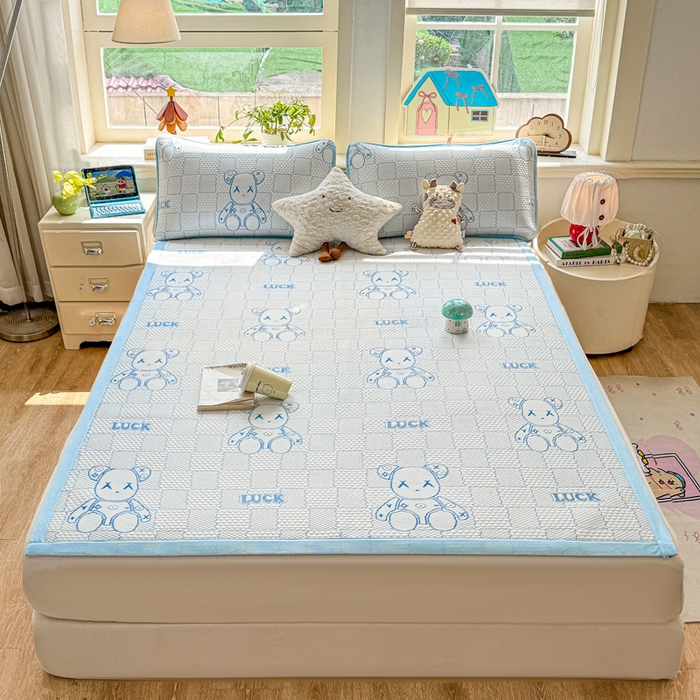 91家纺网 家纺一手货源 找家纺 家喜爱 2026新款冰感豆豆软凉席高克重加捻不起球-场景二 LUCK小冰熊-蓝