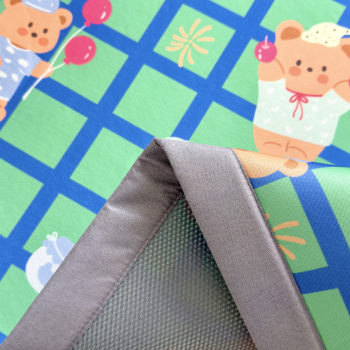 91家纺网 家纺一手货源 找家纺 圣比熊 2026新款烫光数码印花冰丝凉席 蓝莓甜熊