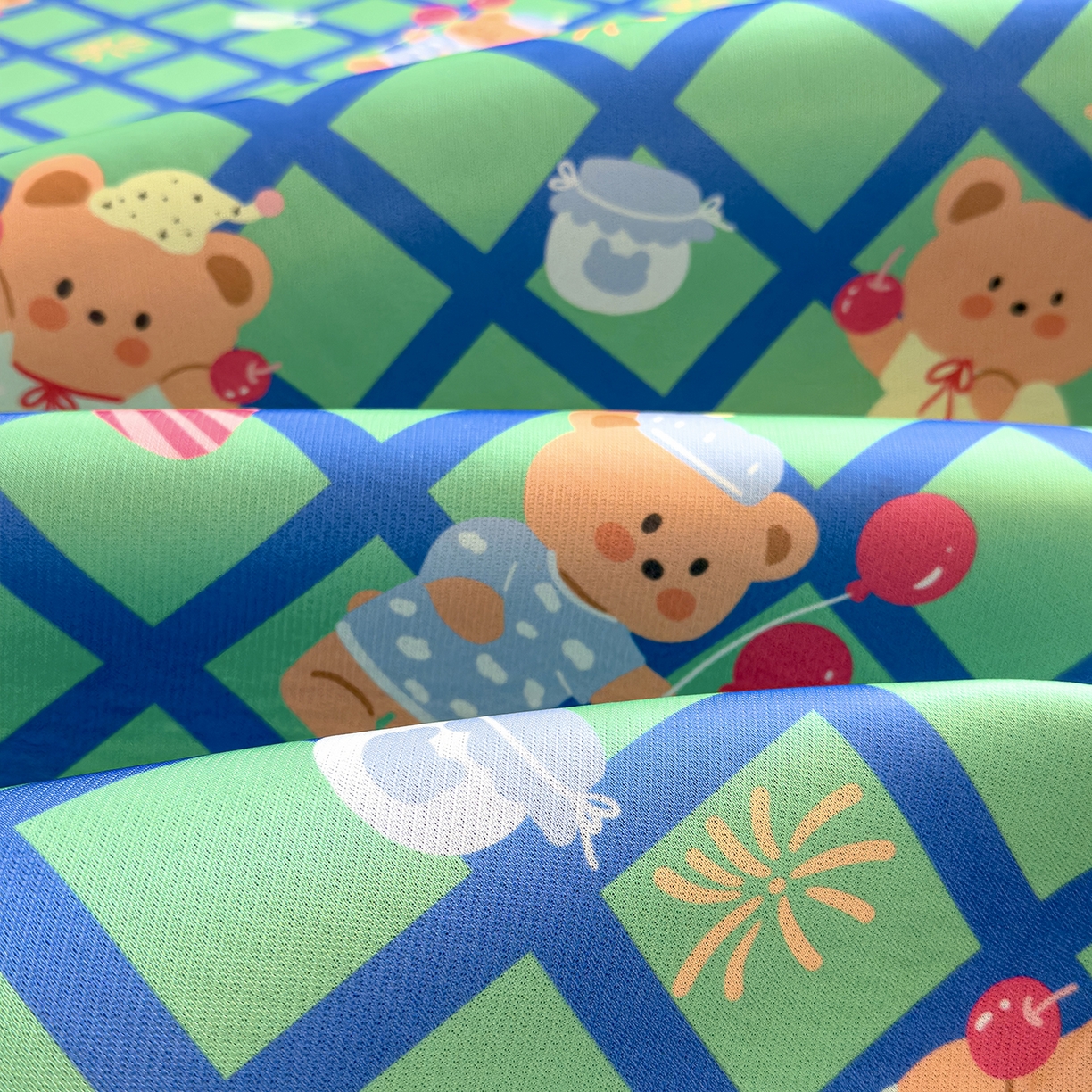 91家纺网 家纺一手货源 找家纺 圣比熊 2026新款烫光数码印花冰丝凉席 蓝莓甜熊