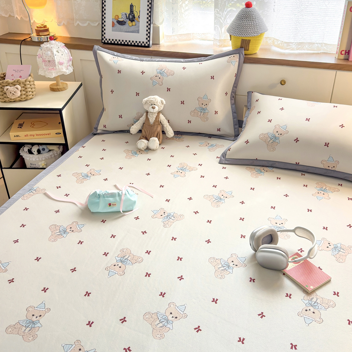 91家纺网 家纺一手货源 找家纺 圣比熊 2026新款烫光数码印花冰丝凉席 奶雾小熊