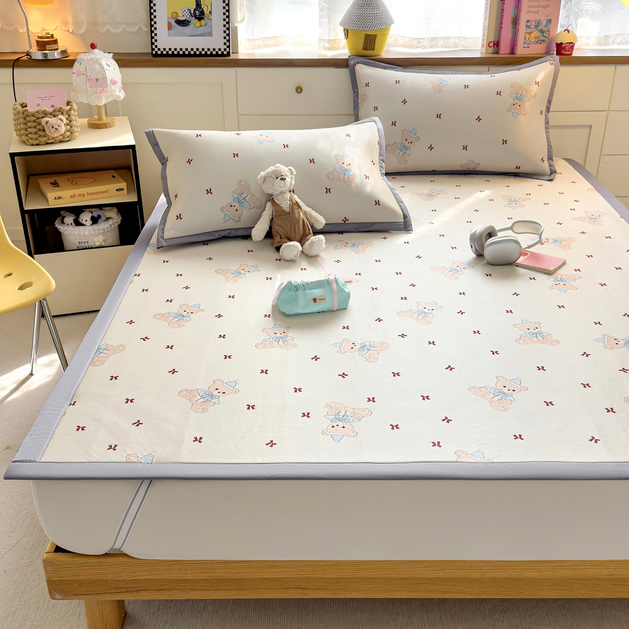 91家纺网 家纺一手货源 找家纺 圣比熊 2026新款烫光数码印花冰丝凉席 奶雾小熊