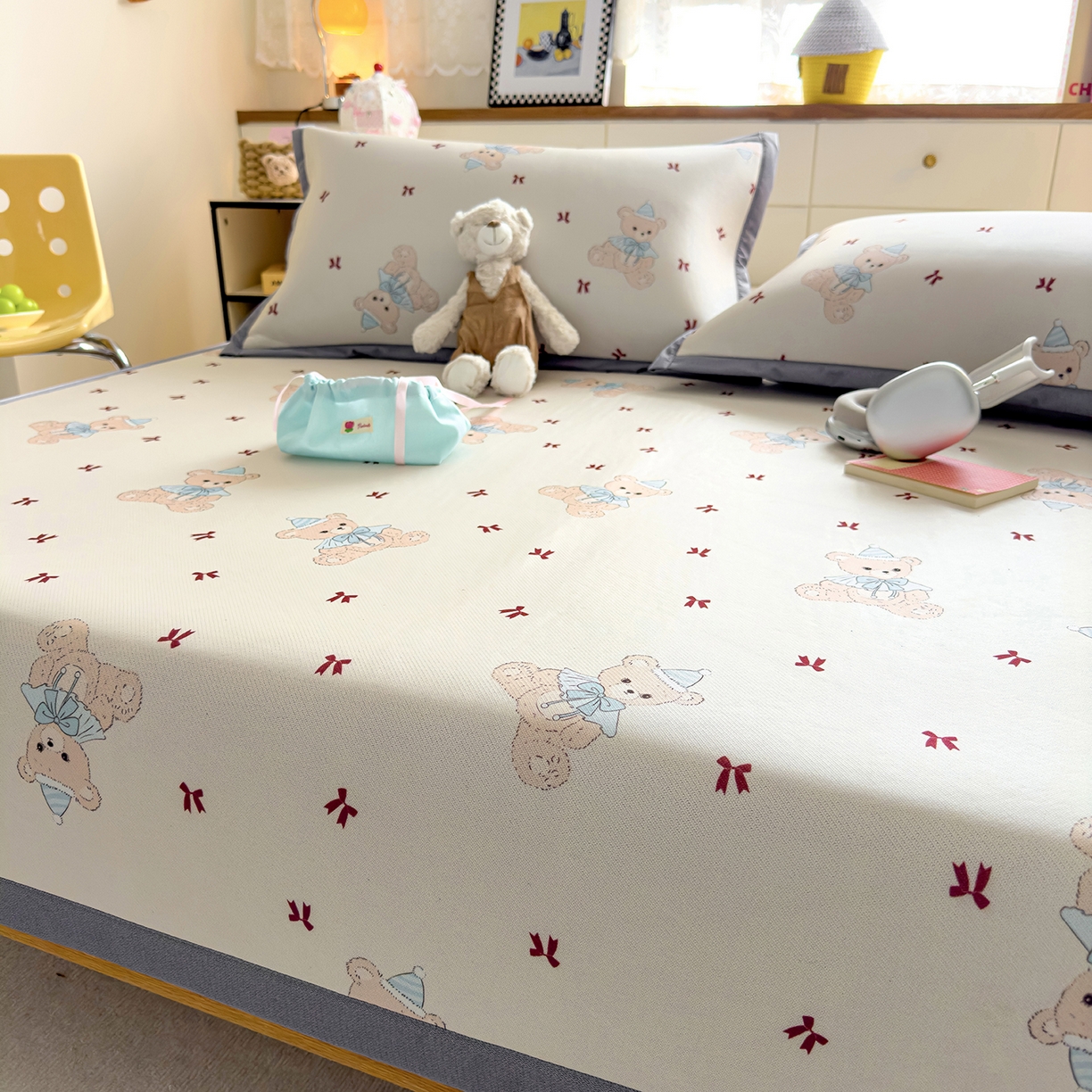 91家纺网 家纺一手货源 找家纺 圣比熊 2026新款烫光数码印花冰丝凉席 奶雾小熊