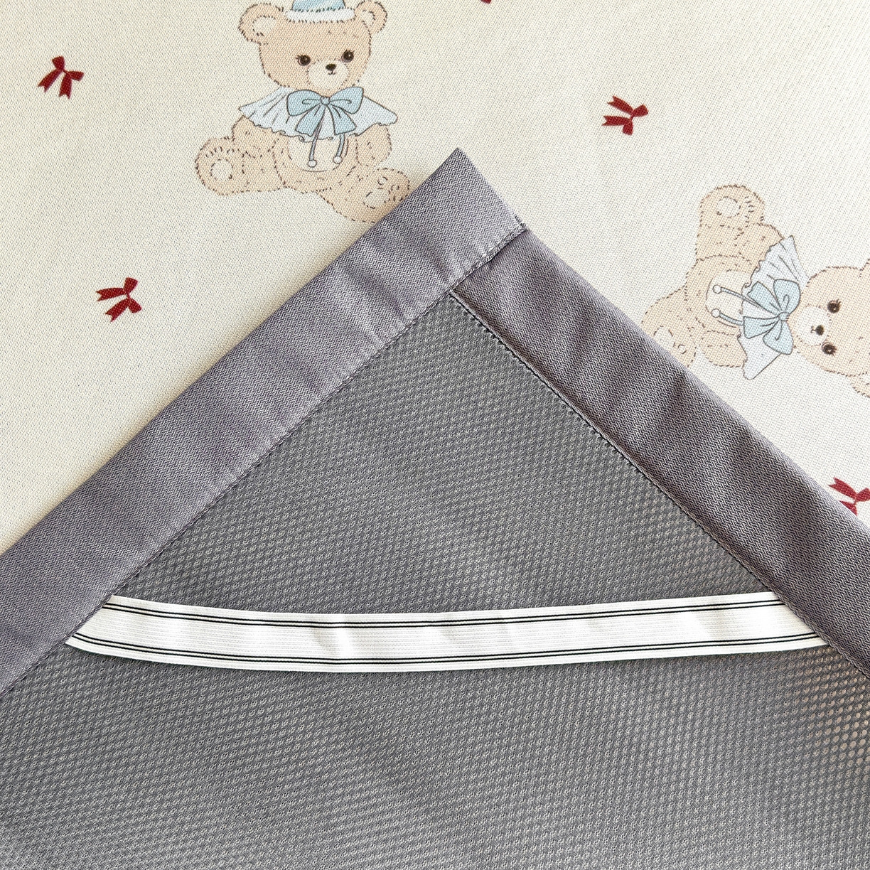 91家纺网 家纺一手货源 找家纺 圣比熊 2026新款烫光数码印花冰丝凉席 奶雾小熊