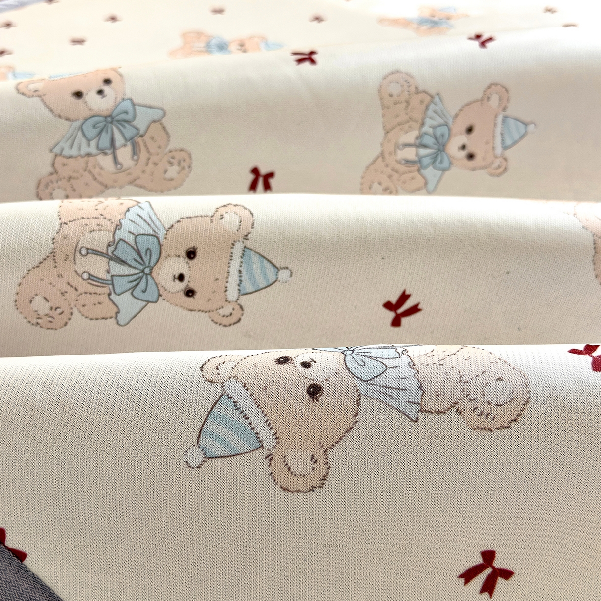 91家纺网 家纺一手货源 找家纺 圣比熊 2026新款烫光数码印花冰丝凉席 奶雾小熊