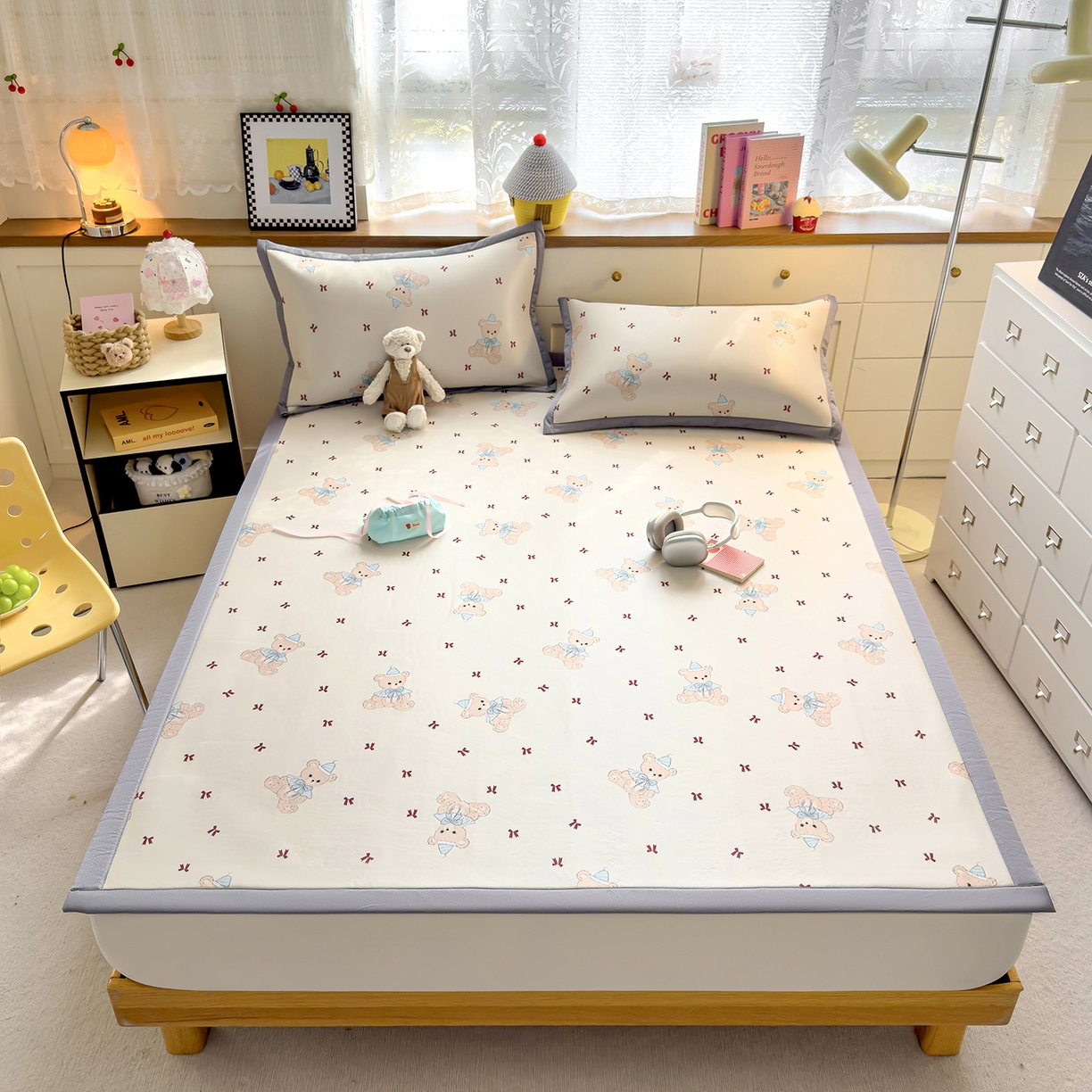 91家纺网 家纺一手货源 找家纺 圣比熊 2026新款烫光数码印花冰丝凉席 奶雾小熊