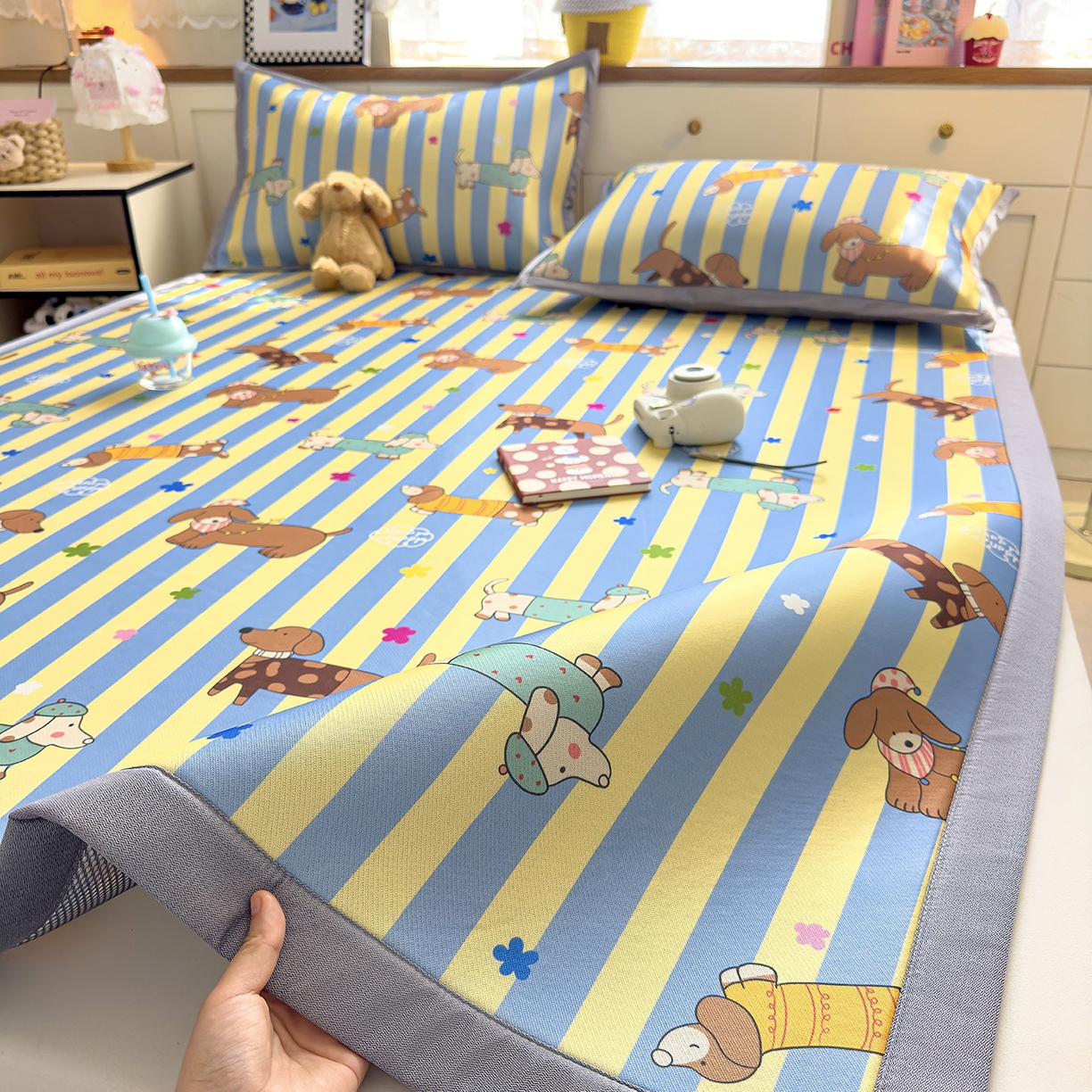 91家纺网 家纺一手货源 找家纺 圣比熊 2026新款烫光数码印花冰丝凉席 条纹萌觉