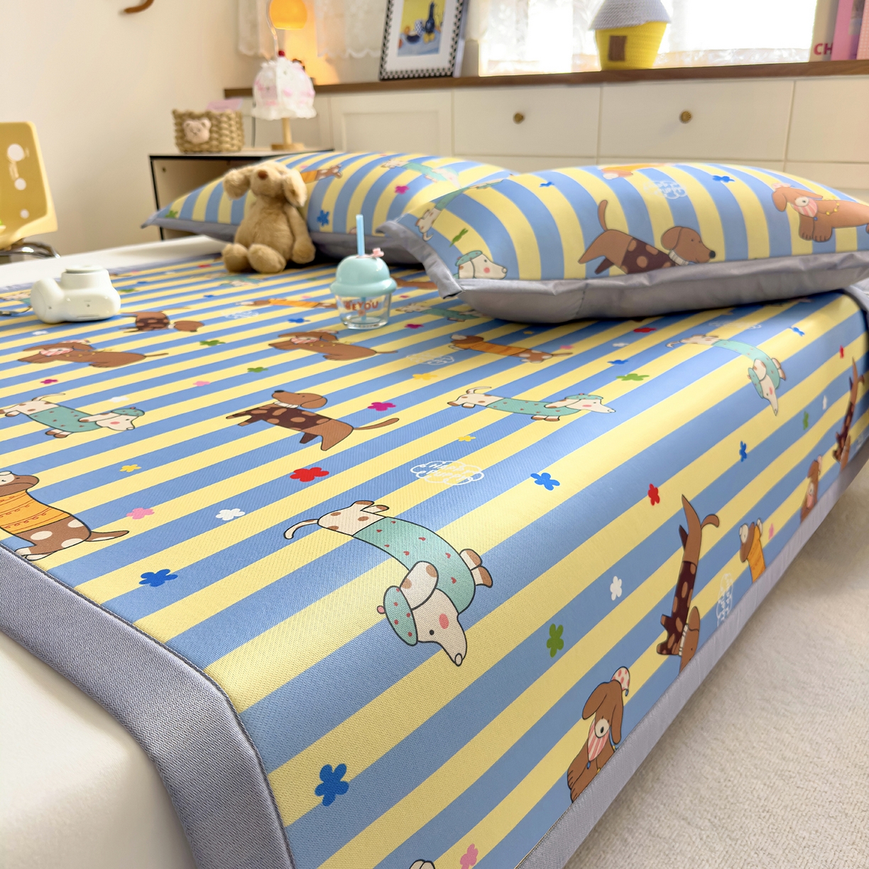 91家纺网 家纺一手货源 找家纺 圣比熊 2026新款烫光数码印花冰丝凉席 条纹萌觉