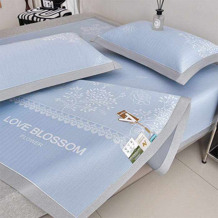 91家纺网 家纺一手货源 找家纺 小牛席业 2026新款PE凉感清新叶语冰丝席凉席席子 蓝色