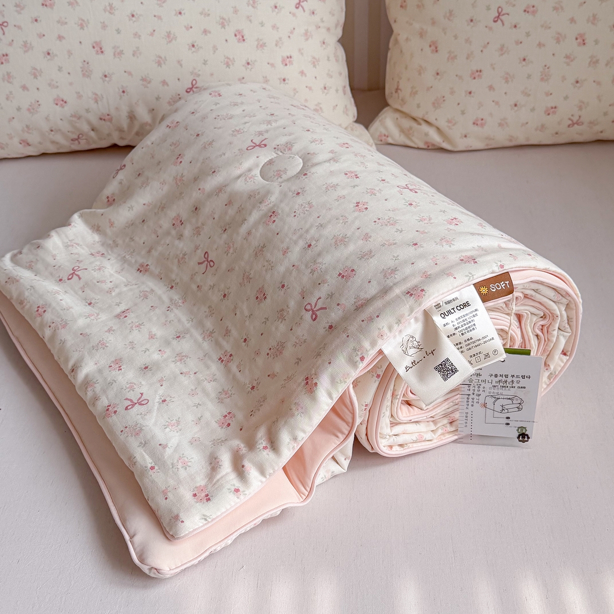 91家纺网 家纺一手货源 找家纺 麦伦家居 2026新品双层纱小冰皮夏被夏凉被空调被 粉蝶结花梦