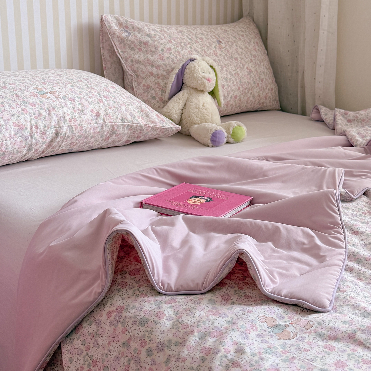 91家纺网 家纺一手货源 找家纺 麦伦家居 2026新品双层纱小冰皮夏被夏凉被空调被 花影兔粉