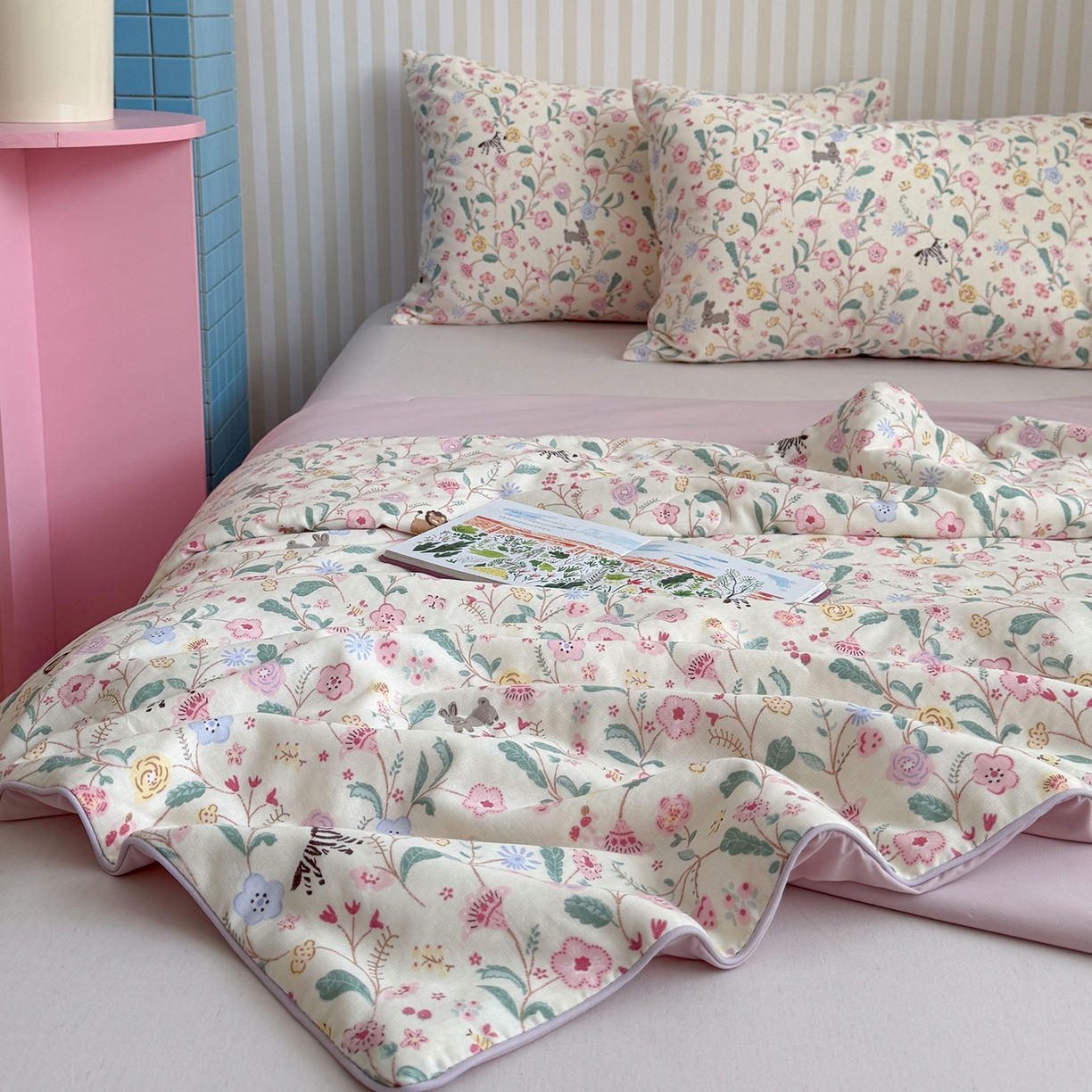 91家纺网 家纺一手货源 找家纺 麦伦家居 2026新品双层纱小冰皮夏被夏凉被空调被 浅夏花藤