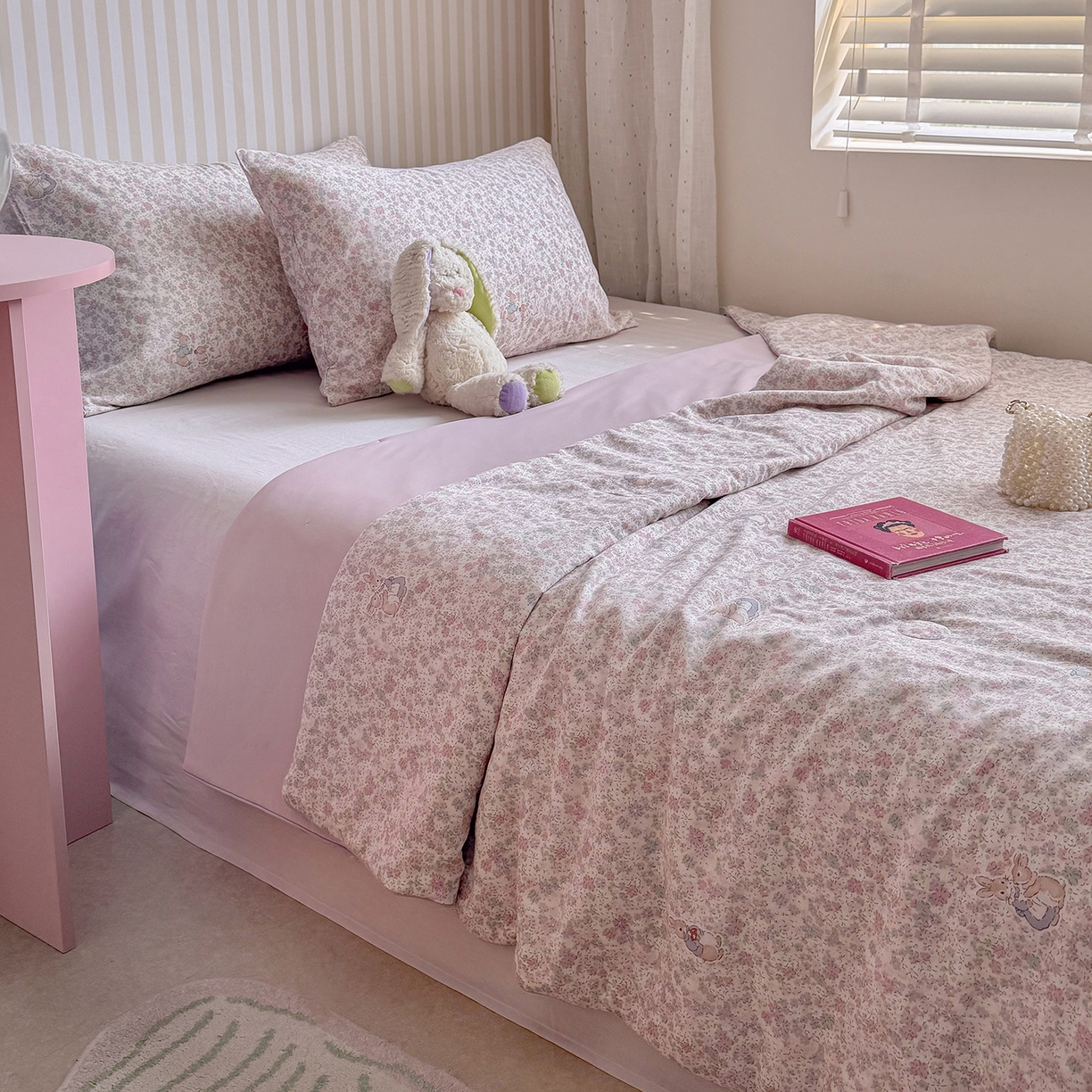 91家纺网 家纺一手货源 找家纺 麦伦家居 2026新品双层纱小冰皮夏被夏凉被空调被 花影兔粉