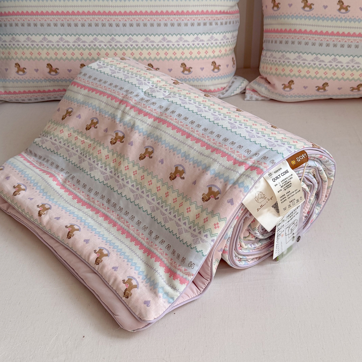 91家纺网 家纺一手货源 找家纺 麦伦家居 2026新品双层纱小冰皮夏被夏凉被空调被 紫色木马