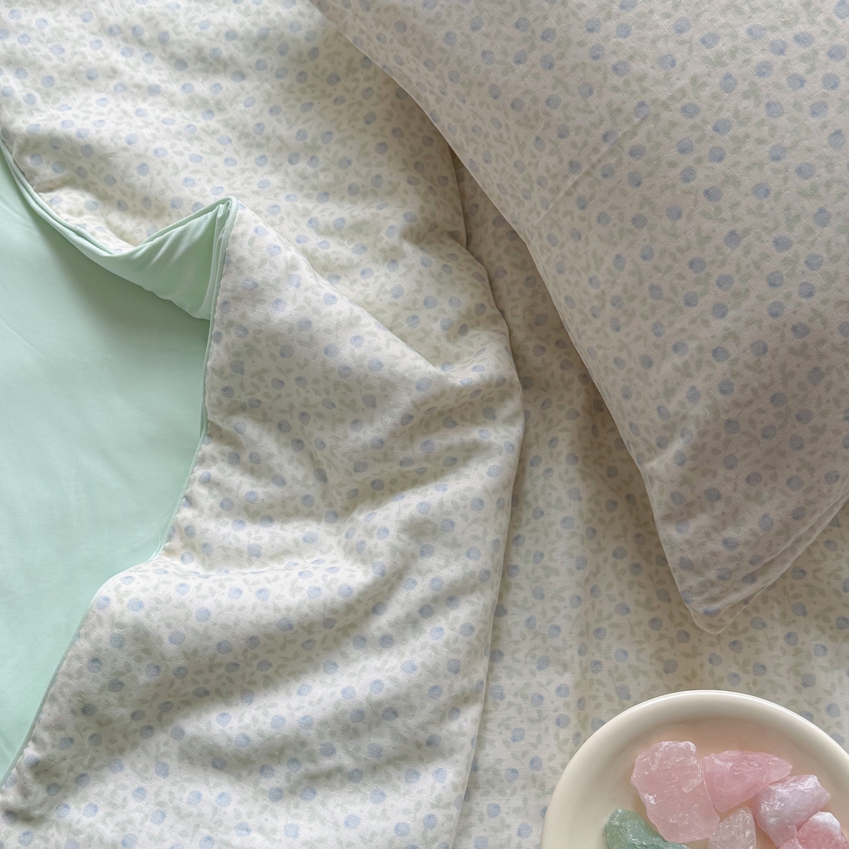 91家纺网 家纺一手货源 找家纺 麦伦家居 2026新品双层纱小冰皮夏被夏凉被空调被 奶绿草莓