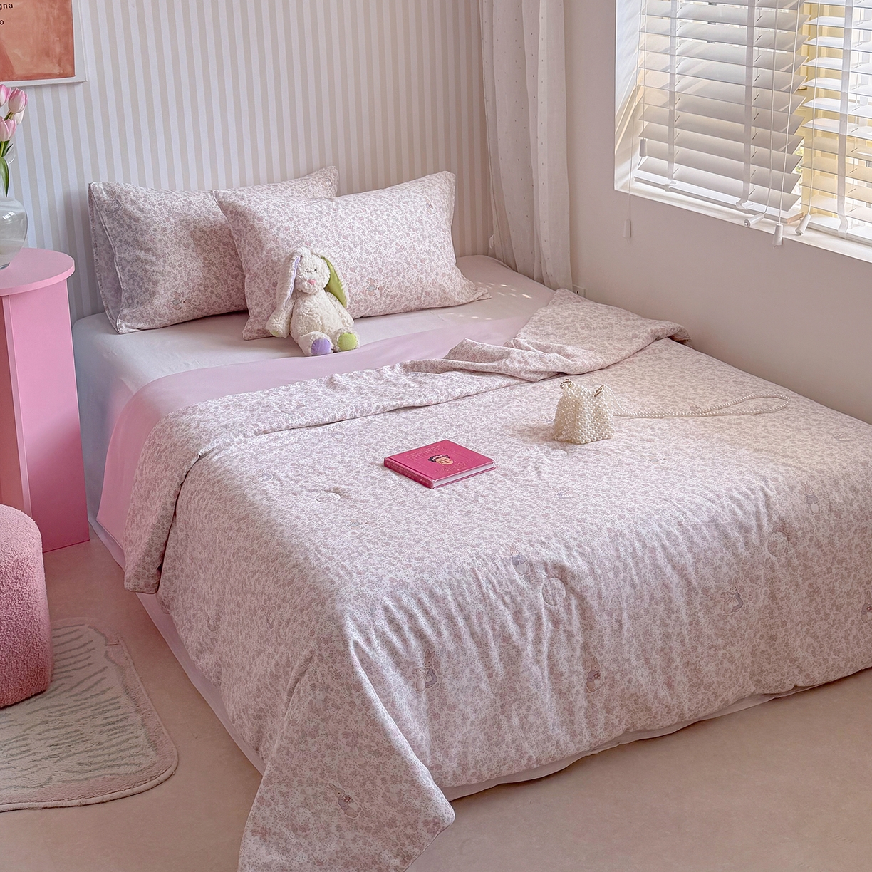 91家纺网 家纺一手货源 找家纺 麦伦家居 2026新品双层纱小冰皮夏被夏凉被空调被 花影兔粉