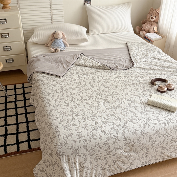 91家纺网 家纺一手货源 找家纺 吾欢心 2026新款仿锦安高克重凉感丝（含氨纶）夏凉被冰激凌空调被凉感小冰皮夏被 复古蔷薇