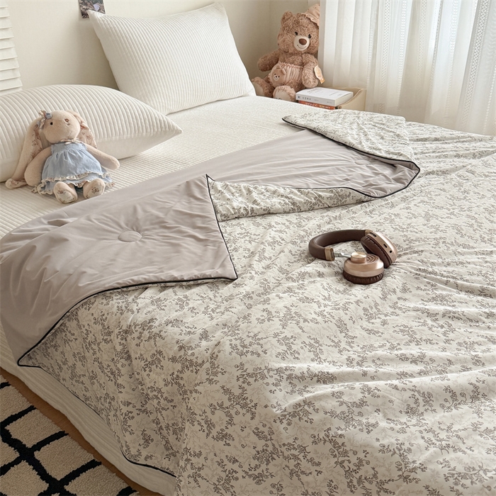 91家纺网 家纺一手货源 找家纺 吾欢心 2026新款仿锦安高克重凉感丝（含氨纶）夏凉被冰激凌空调被凉感小冰皮夏被 复古蔷薇