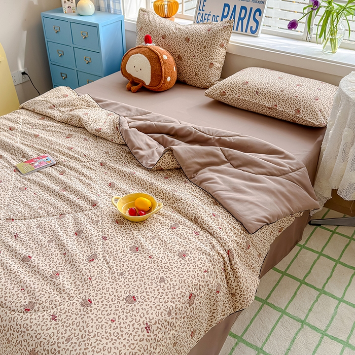 91家纺网 家纺一手货源 找家纺 美派 2026新款古法水洗云朵棉云感纱夏被夏凉被空调被 豹纹樱桃猫