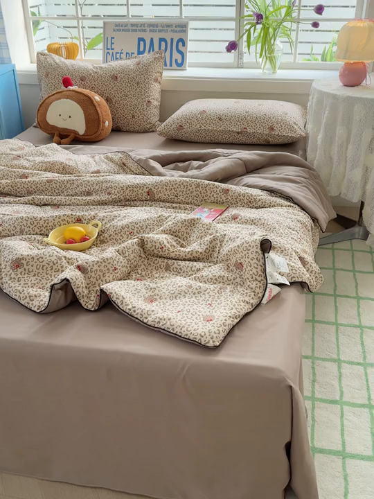 91家纺网 家纺一手货源 找家纺 美派 2026新款古法水洗云朵棉云感纱夏被夏凉被空调被 豹纹樱桃猫