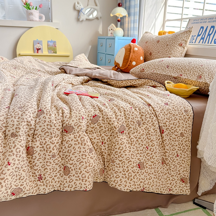 91家纺网 家纺一手货源 找家纺 美派 2026新款古法水洗云朵棉云感纱夏被夏凉被空调被 豹纹樱桃猫