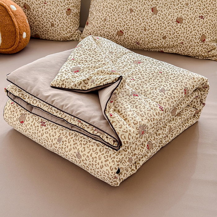 91家纺网 家纺一手货源 找家纺 美派 2026新款古法水洗云朵棉云感纱夏被夏凉被空调被 豹纹樱桃猫