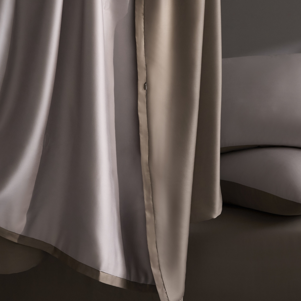 91家纺网 家纺一手货源 找家纺 纪梵茜 2026新品蚕丝被兰精天丝夏被四件套100%蚕丝夏凉被子夏季空调被 灰色