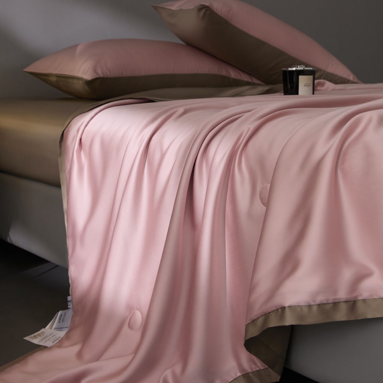 91家纺网 家纺一手货源 找家纺 纪梵茜 2026新品蚕丝被兰精天丝夏被四件套100%蚕丝夏凉被子夏季空调被 豆沙粉