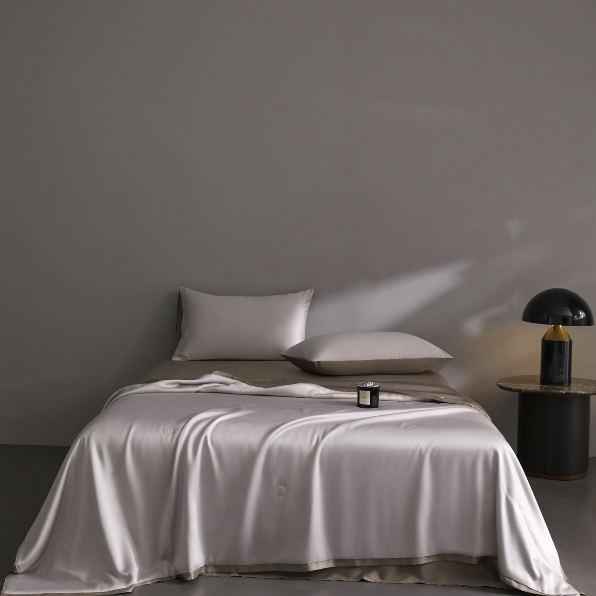 91家纺网 家纺一手货源 找家纺 纪梵茜 2026新品蚕丝被兰精天丝夏被四件套100%蚕丝夏凉被子夏季空调被 灰色