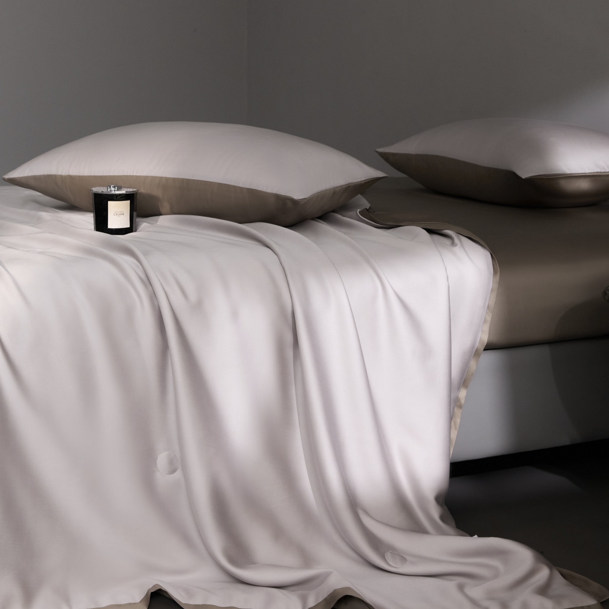 91家纺网 家纺一手货源 找家纺 纪梵茜 2026新品蚕丝被兰精天丝夏被四件套100%蚕丝夏凉被子夏季空调被 灰色