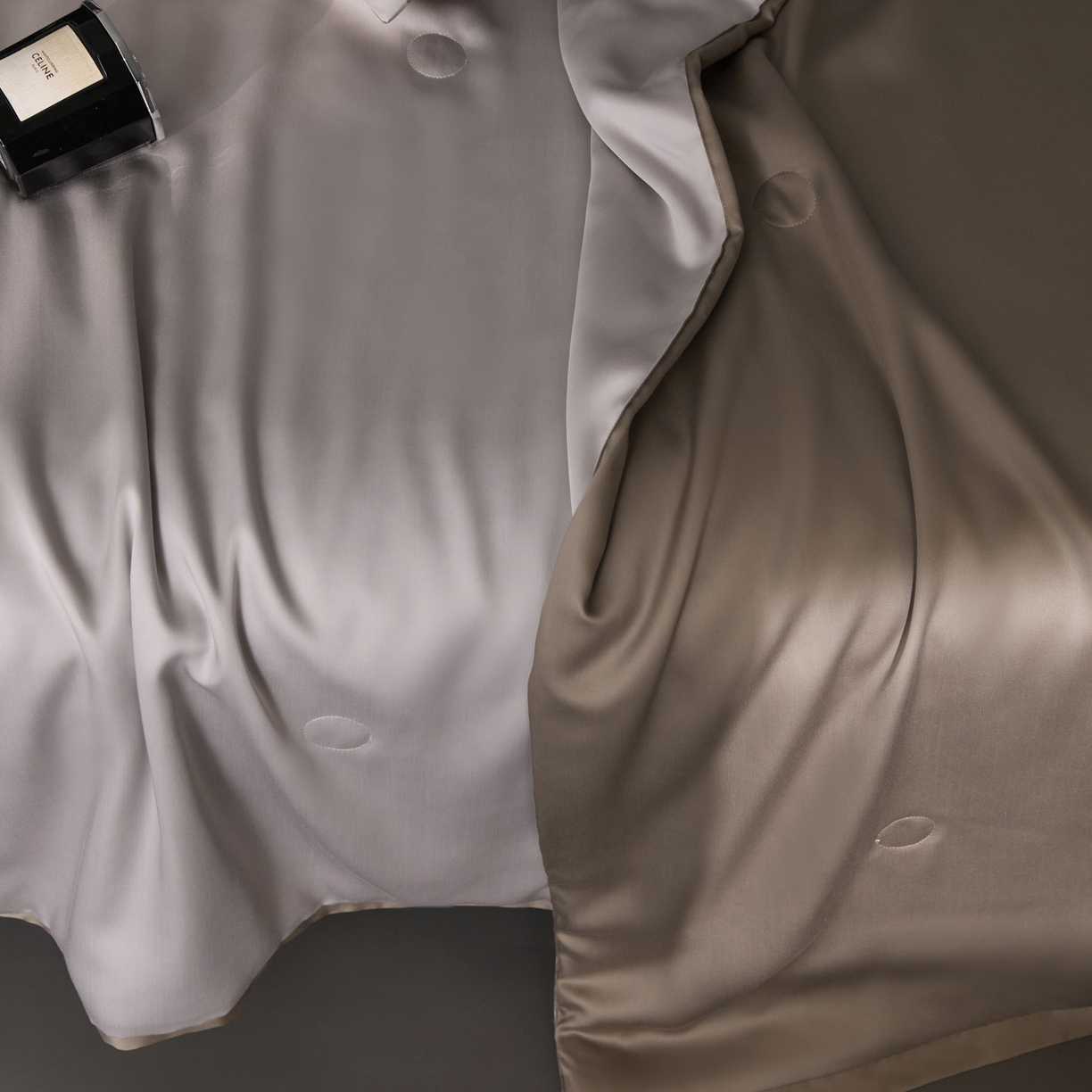 91家纺网 家纺一手货源 找家纺 纪梵茜 2026新品蚕丝被兰精天丝夏被四件套100%蚕丝夏凉被子夏季空调被 灰色