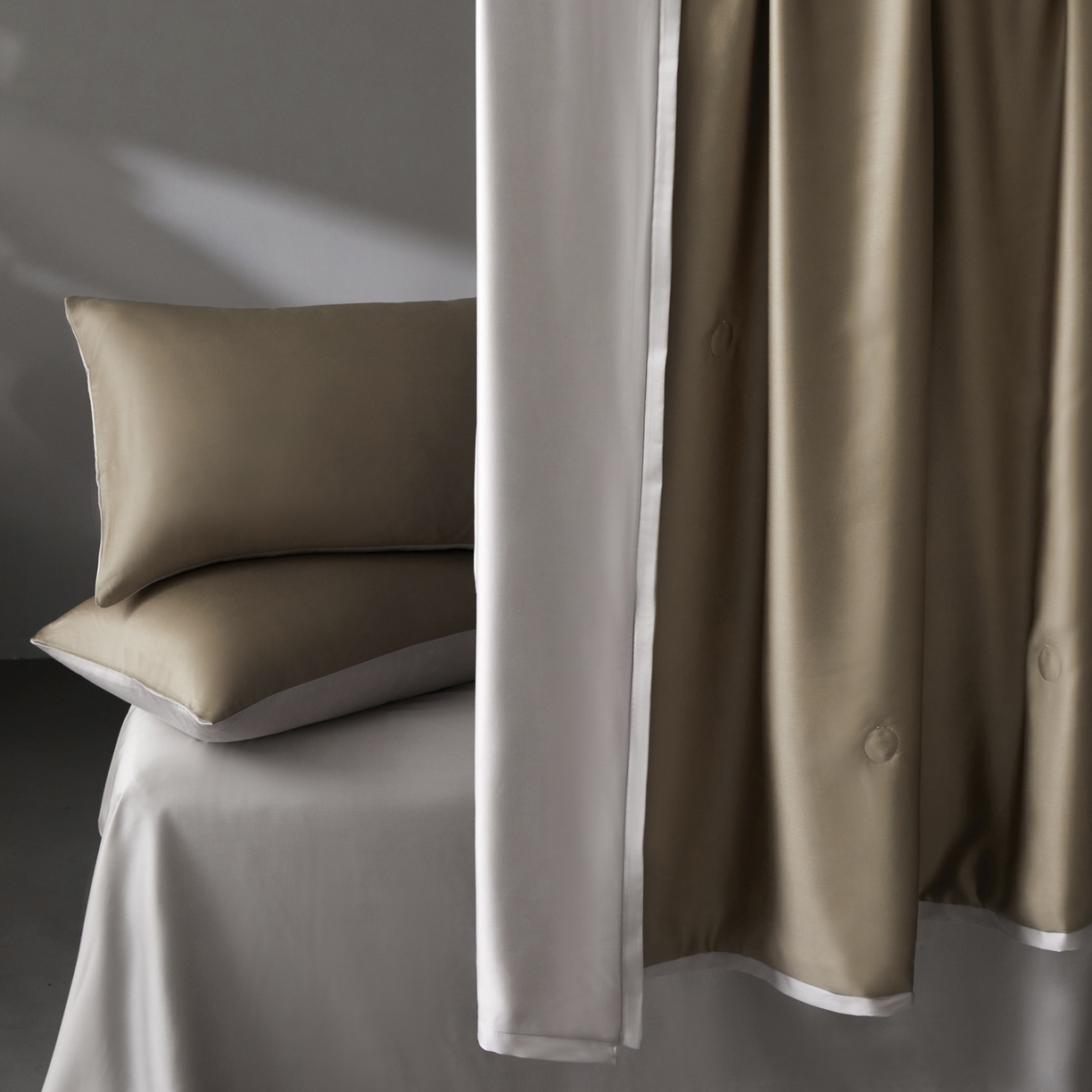 91家纺网 家纺一手货源 找家纺 纪梵茜 2026新品蚕丝被兰精天丝夏被四件套100%蚕丝夏凉被子夏季空调被 咖色