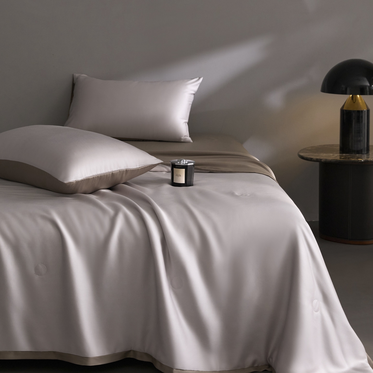 91家纺网 家纺一手货源 找家纺 纪梵茜 2026新品蚕丝被兰精天丝夏被四件套100%蚕丝夏凉被子夏季空调被 灰色