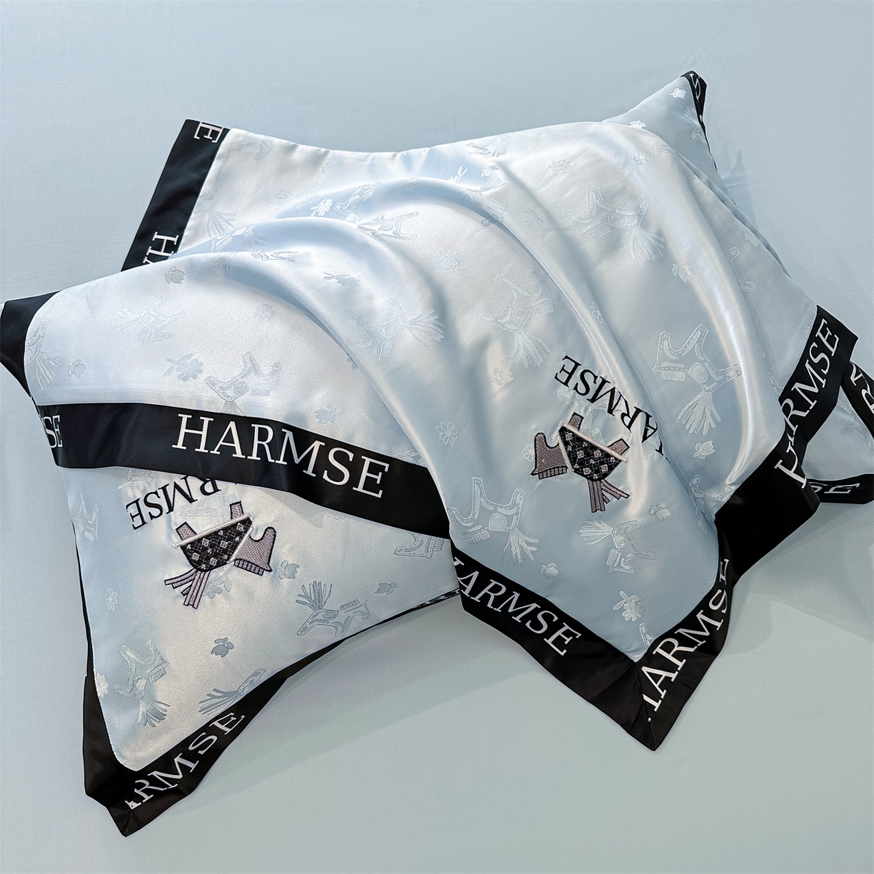 91家纺网 家纺一手货源 找家纺 笙意家纺 2026新款水洗冰丝刺绣宽边四件套-马力全开 马力全开-天空蓝