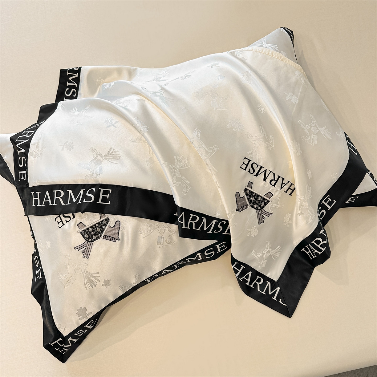 91家纺网 家纺一手货源 找家纺 笙意家纺 2026新款水洗冰丝刺绣宽边四件套-马力全开 马力全开-奶昔白