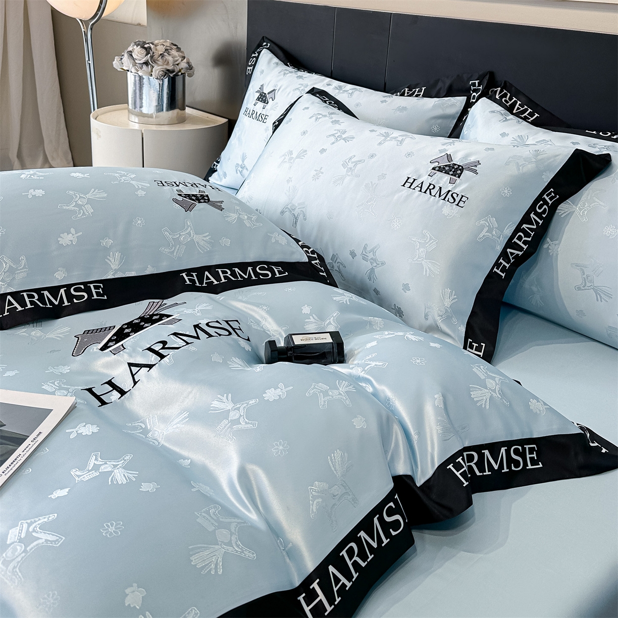 91家纺网 家纺一手货源 找家纺 笙意家纺 2026新款水洗冰丝刺绣宽边四件套-马力全开 马力全开-天空蓝