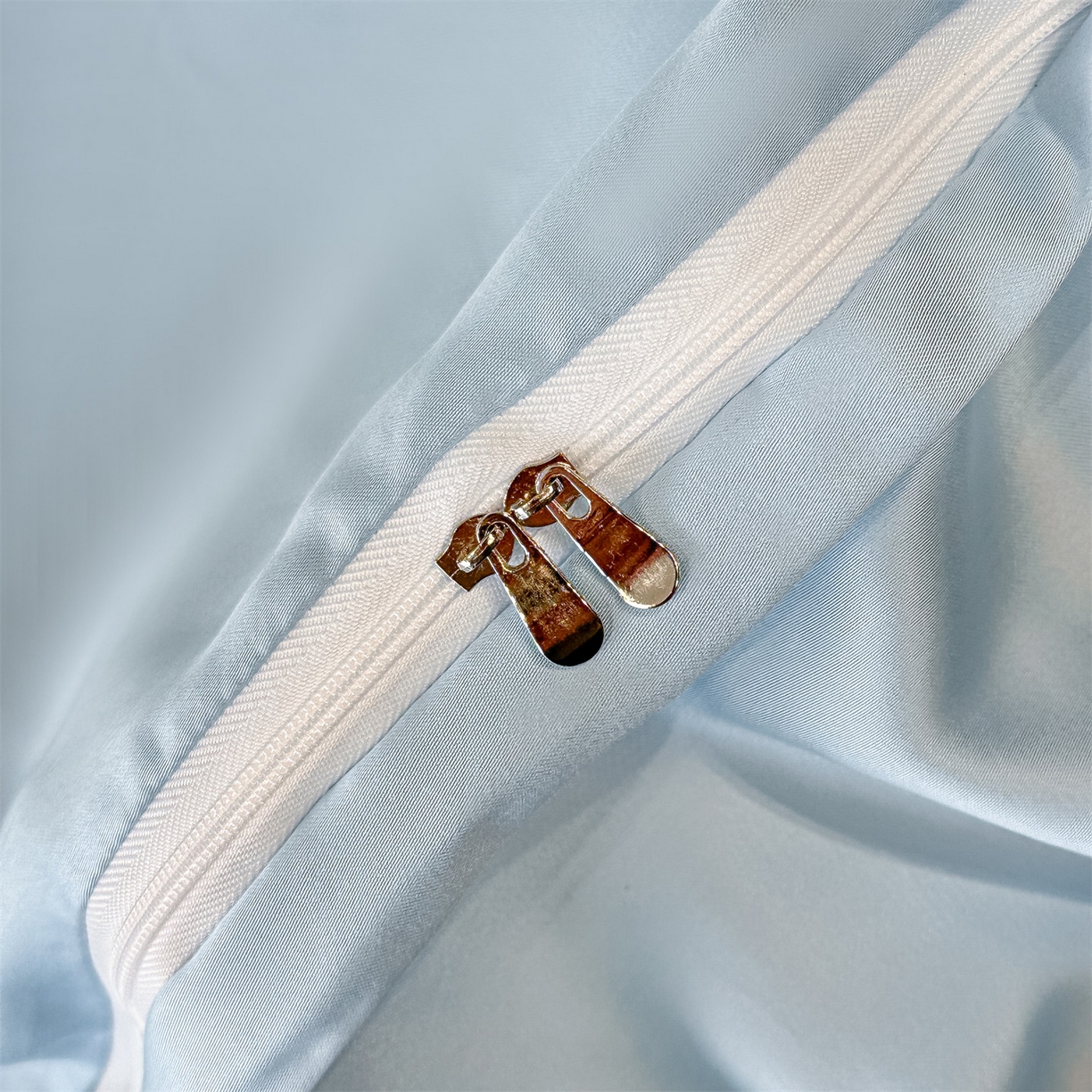 91家纺网 家纺一手货源 找家纺 笙意家纺 2026新款水洗冰丝刺绣宽边四件套-马力全开 马力全开-天空蓝