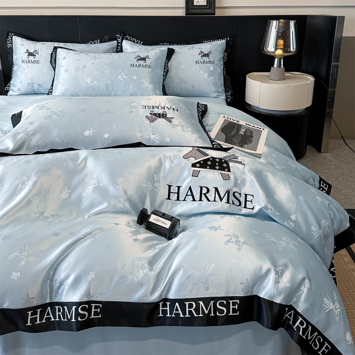 91家纺网 家纺一手货源 找家纺 笙意家纺 2026新款水洗冰丝刺绣宽边四件套-马力全开 马力全开-天空蓝