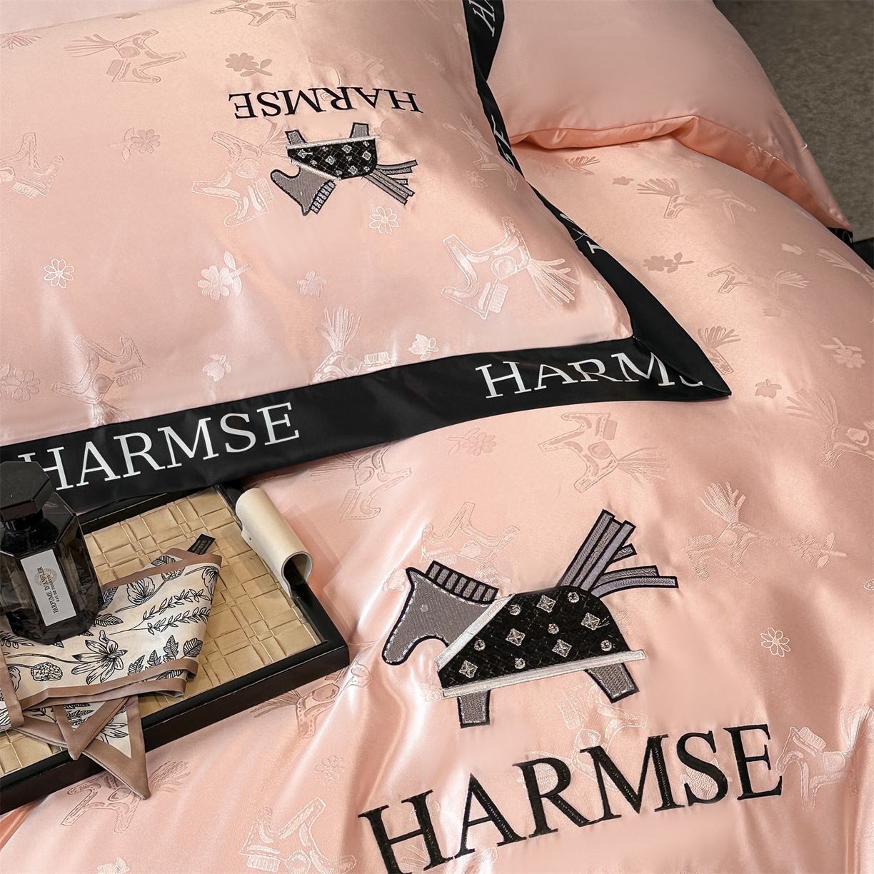 91家纺网 家纺一手货源 找家纺 笙意家纺 2026新款水洗冰丝刺绣宽边四件套-马力全开 马力全开-奶油粉