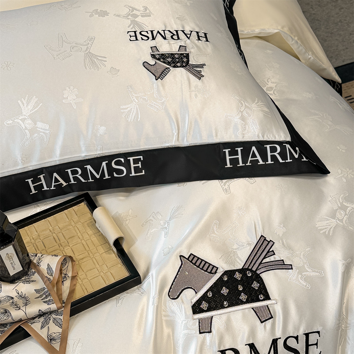 91家纺网 家纺一手货源 找家纺 笙意家纺 2026新款水洗冰丝刺绣宽边四件套-马力全开 马力全开-奶昔白