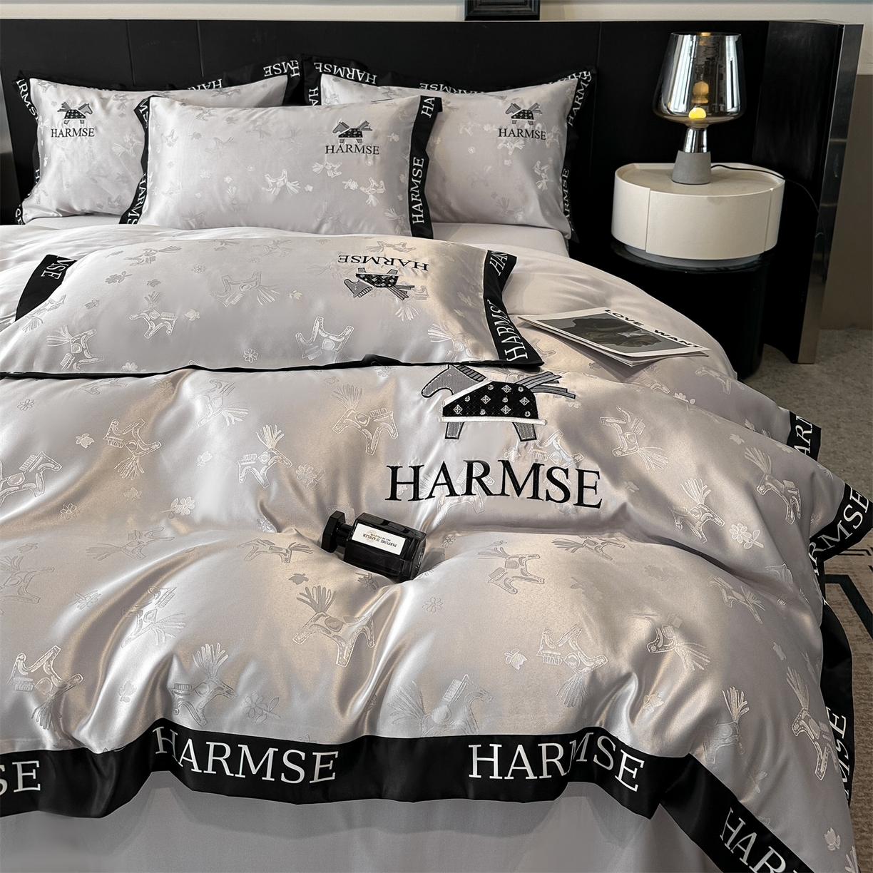 91家纺网 家纺一手货源 找家纺 笙意家纺 2026新款水洗冰丝刺绣宽边四件套-马力全开 马力全开-山灰