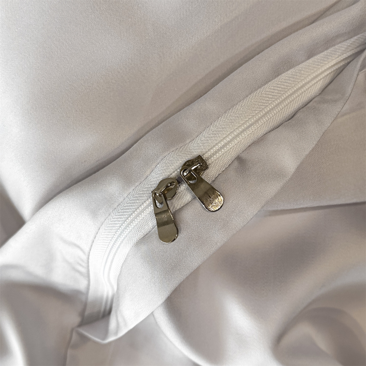 91家纺网 家纺一手货源 找家纺 笙意家纺 2026新款水洗冰丝刺绣宽边四件套-马力全开 马力全开-山灰