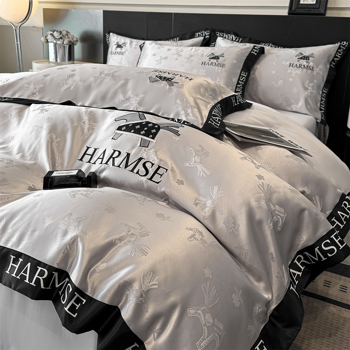 91家纺网 家纺一手货源 找家纺 笙意家纺 2026新款水洗冰丝刺绣宽边四件套-马力全开 马力全开-山灰