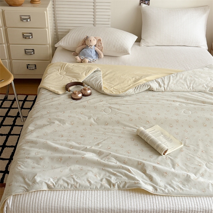 91家纺网 家纺一手货源 找家纺 吾欢心 2026新款仿锦安高克重凉感丝（含氨纶）夏凉被冰激凌空调被凉感小冰皮夏被 薄荷花絮