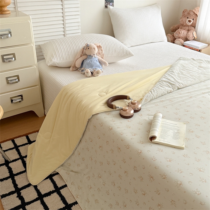 91家纺网 家纺一手货源 找家纺 吾欢心 2026新款仿锦安高克重凉感丝（含氨纶）夏凉被冰激凌空调被凉感小冰皮夏被 薄荷花絮