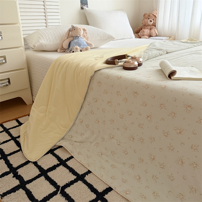 91家纺网 家纺一手货源 找家纺 吾欢心 2026新款仿锦安高克重凉感丝（含氨纶）夏凉被冰激凌空调被凉感小冰皮夏被 薄荷花絮