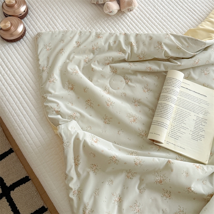 91家纺网 家纺一手货源 找家纺 吾欢心 2026新款仿锦安高克重凉感丝（含氨纶）夏凉被冰激凌空调被凉感小冰皮夏被 薄荷花絮