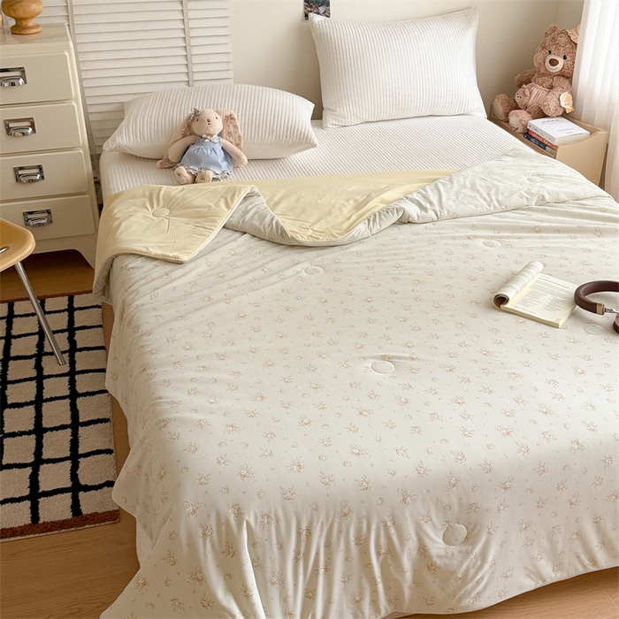 91家纺网 家纺一手货源 找家纺 吾欢心 2026新款仿锦安高克重凉感丝（含氨纶）夏凉被冰激凌空调被凉感小冰皮夏被 薄荷花絮