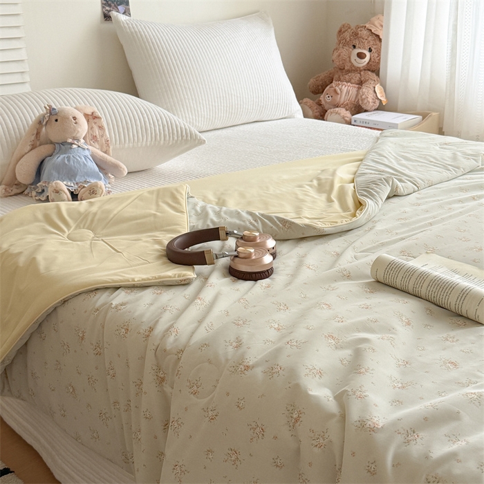 91家纺网 家纺一手货源 找家纺 吾欢心 2026新款仿锦安高克重凉感丝（含氨纶）夏凉被冰激凌空调被凉感小冰皮夏被 薄荷花絮