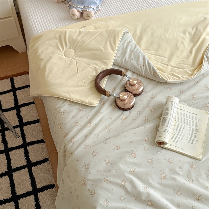 91家纺网 家纺一手货源 找家纺 吾欢心 2026新款仿锦安高克重凉感丝（含氨纶）夏凉被冰激凌空调被凉感小冰皮夏被 薄荷花絮